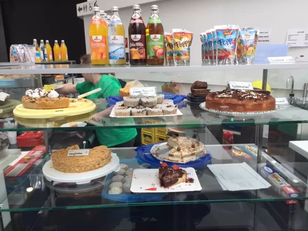 Einblick in die Kuchentheke