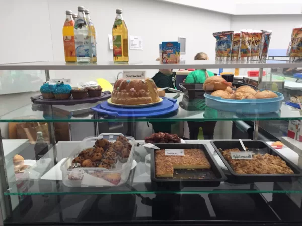 Einblick in die Kuchentheke